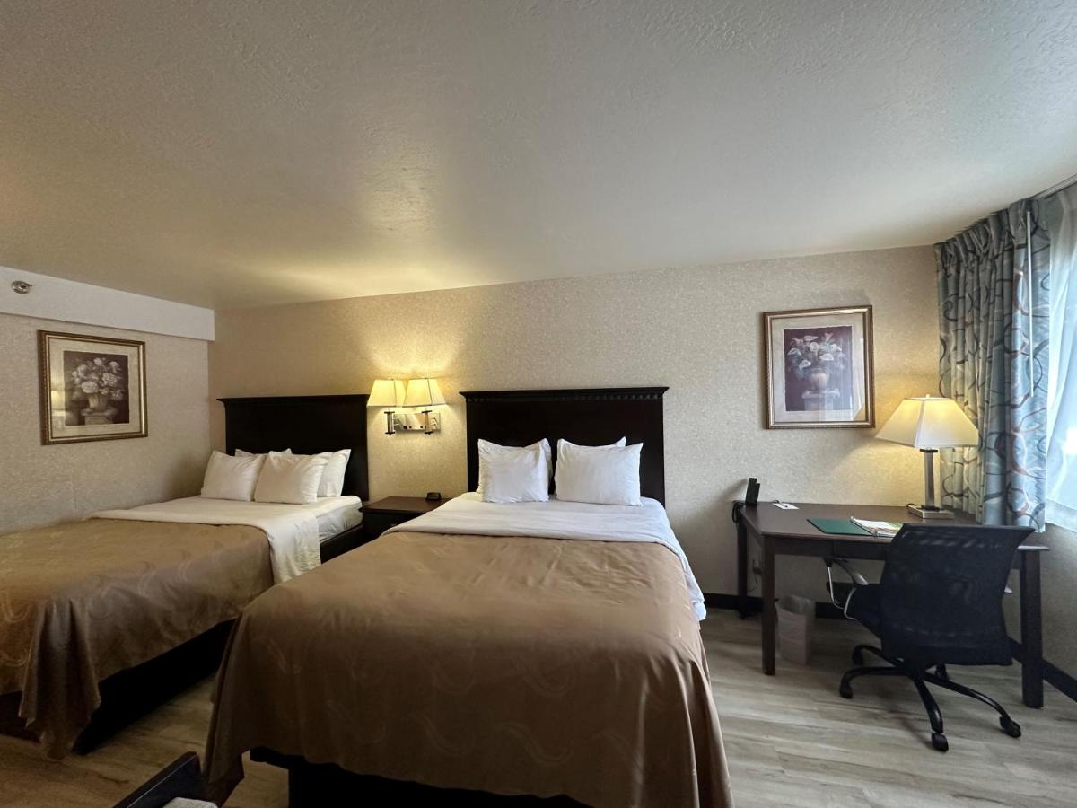 Queen Room with Two Queen Beds - Pet Friendly/Non-Smoking at Wingate By Wyndham Gunnison Near Western Colorado University