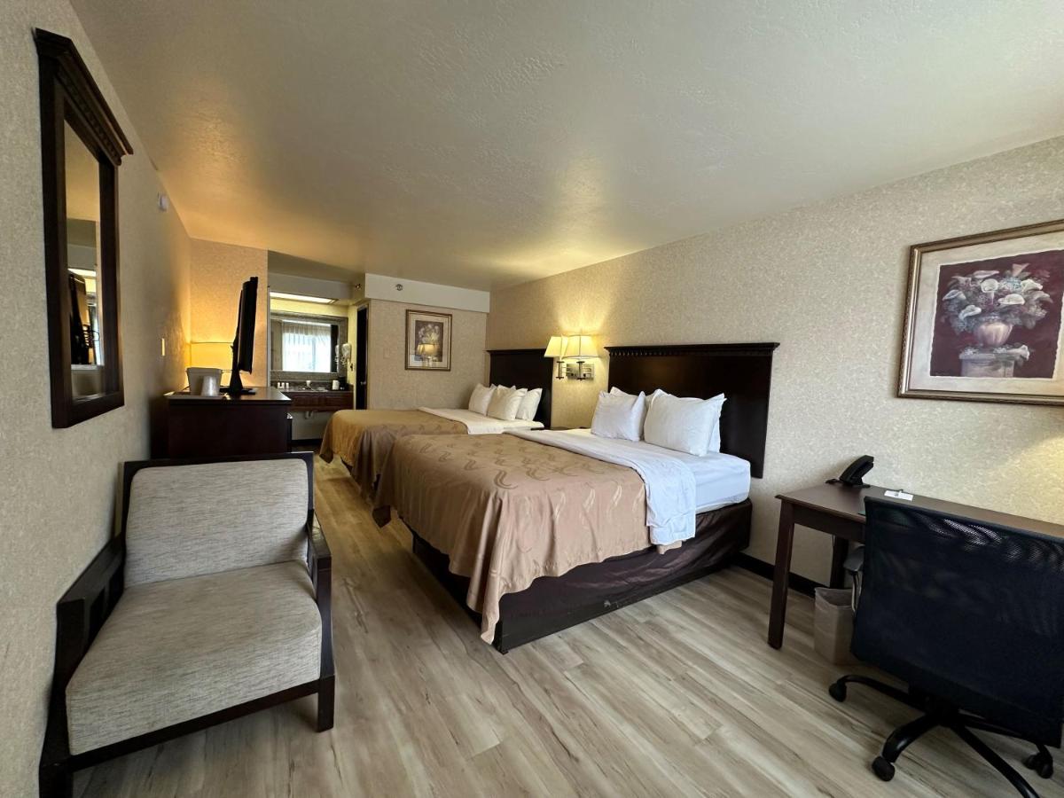 Queen Room with Two Queen Beds - Pet Friendly/Non-Smoking at Wingate By Wyndham Gunnison Near Western Colorado University