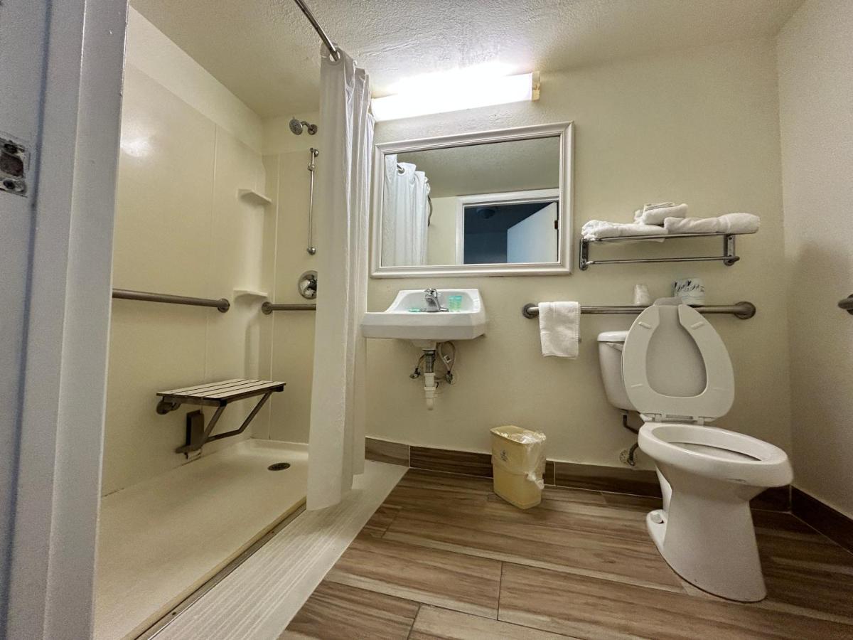 | Monumental Movieland Hotel