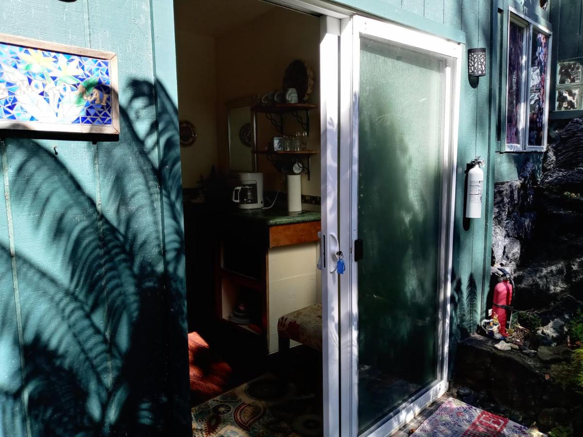 | Aloha Crater Lodge