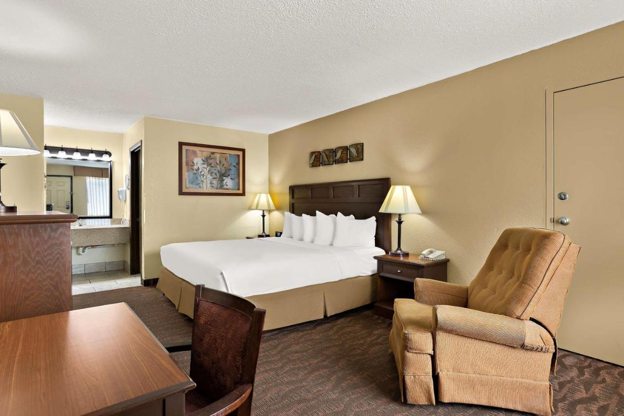 | Best Western Center Pointe Inn