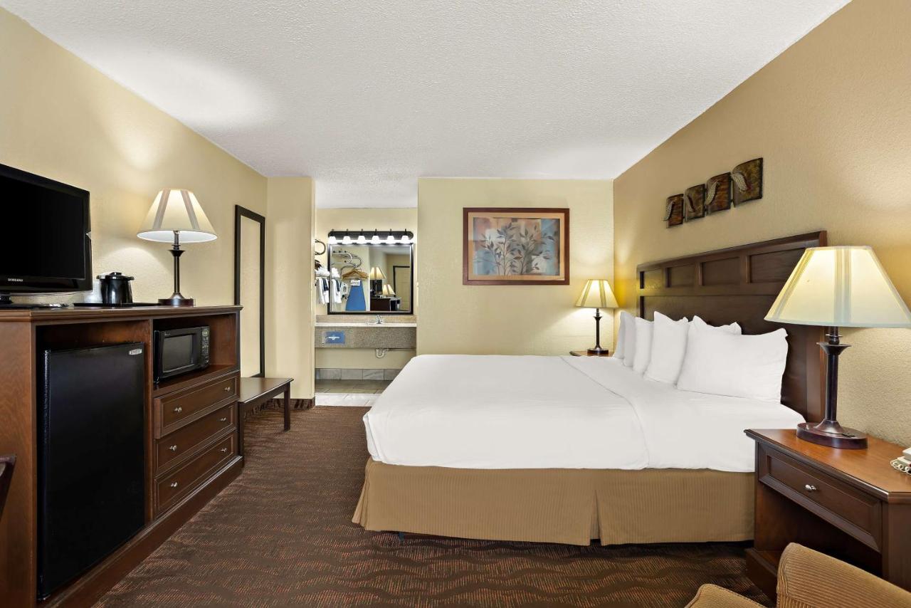 | Best Western Center Pointe Inn