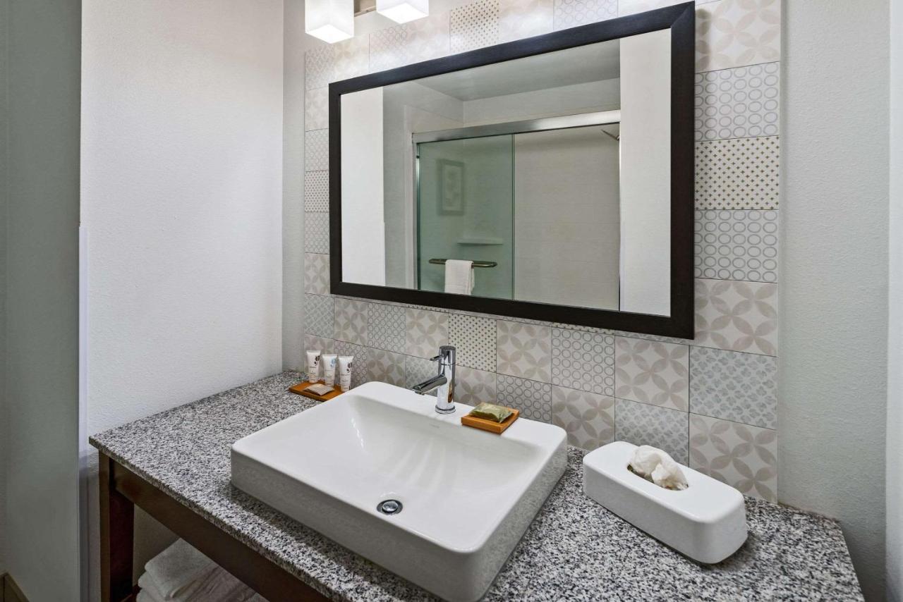 Queen Studio Suite - Disability Access/Non-Smoking at Country Inn & Suites by Radisson, Salisbury, MD