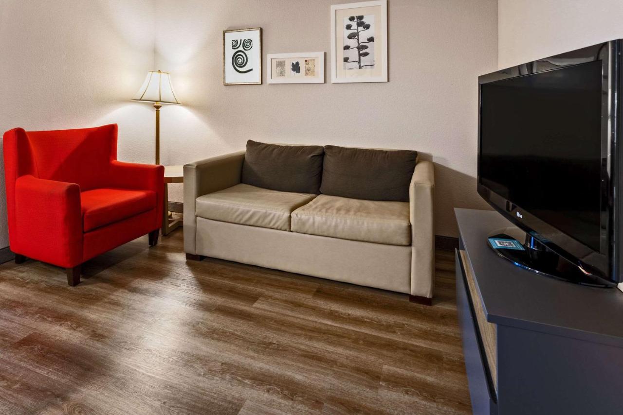 Queen Studio Suite - Disability Access/Non-Smoking at Country Inn & Suites by Radisson, Salisbury, MD