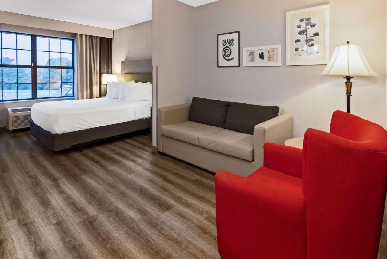 Queen Studio Suite - Disability Access/Non-Smoking at Country Inn & Suites by Radisson, Salisbury, MD