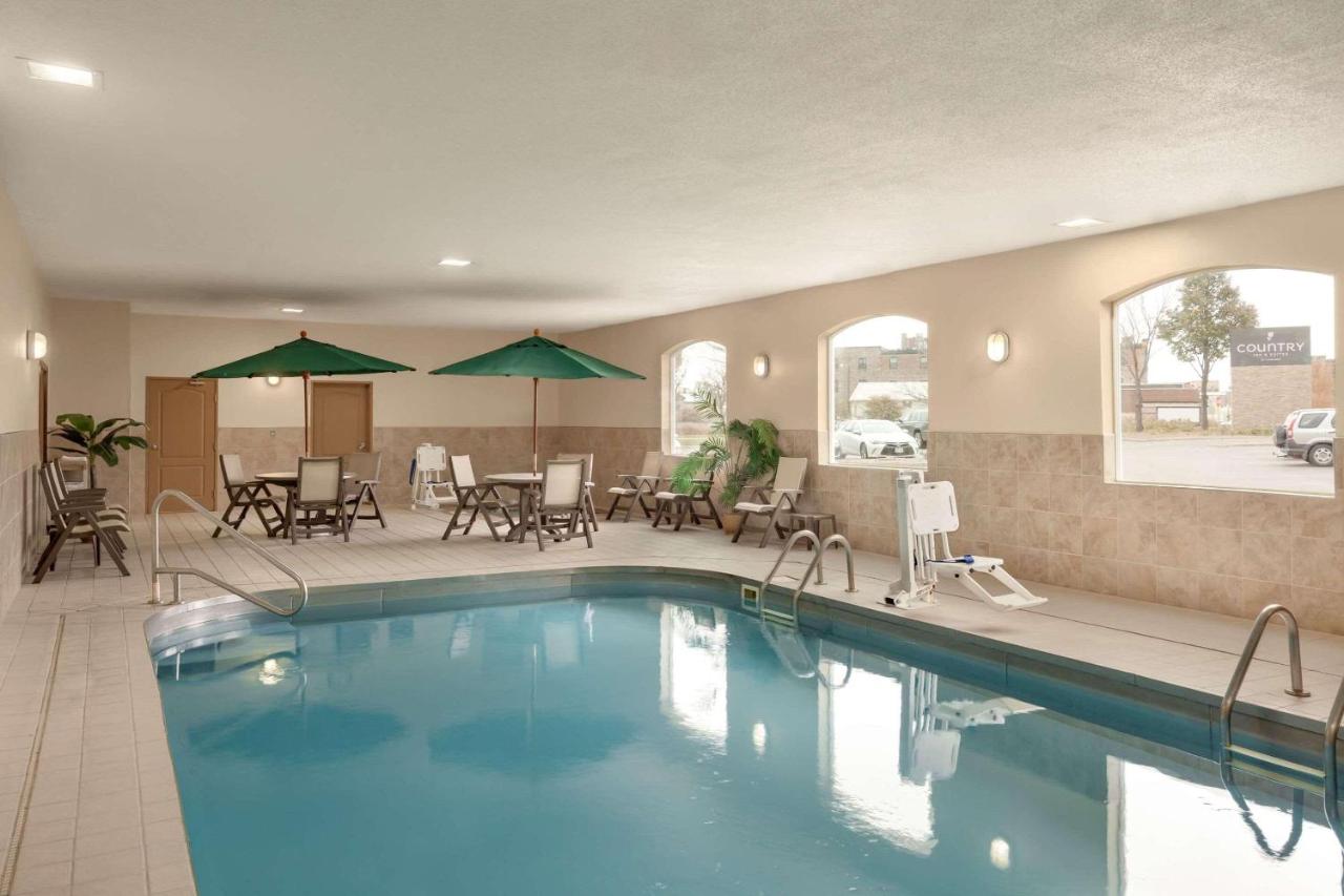 | Country Inn & Suites by Radisson, Sioux Falls, SD