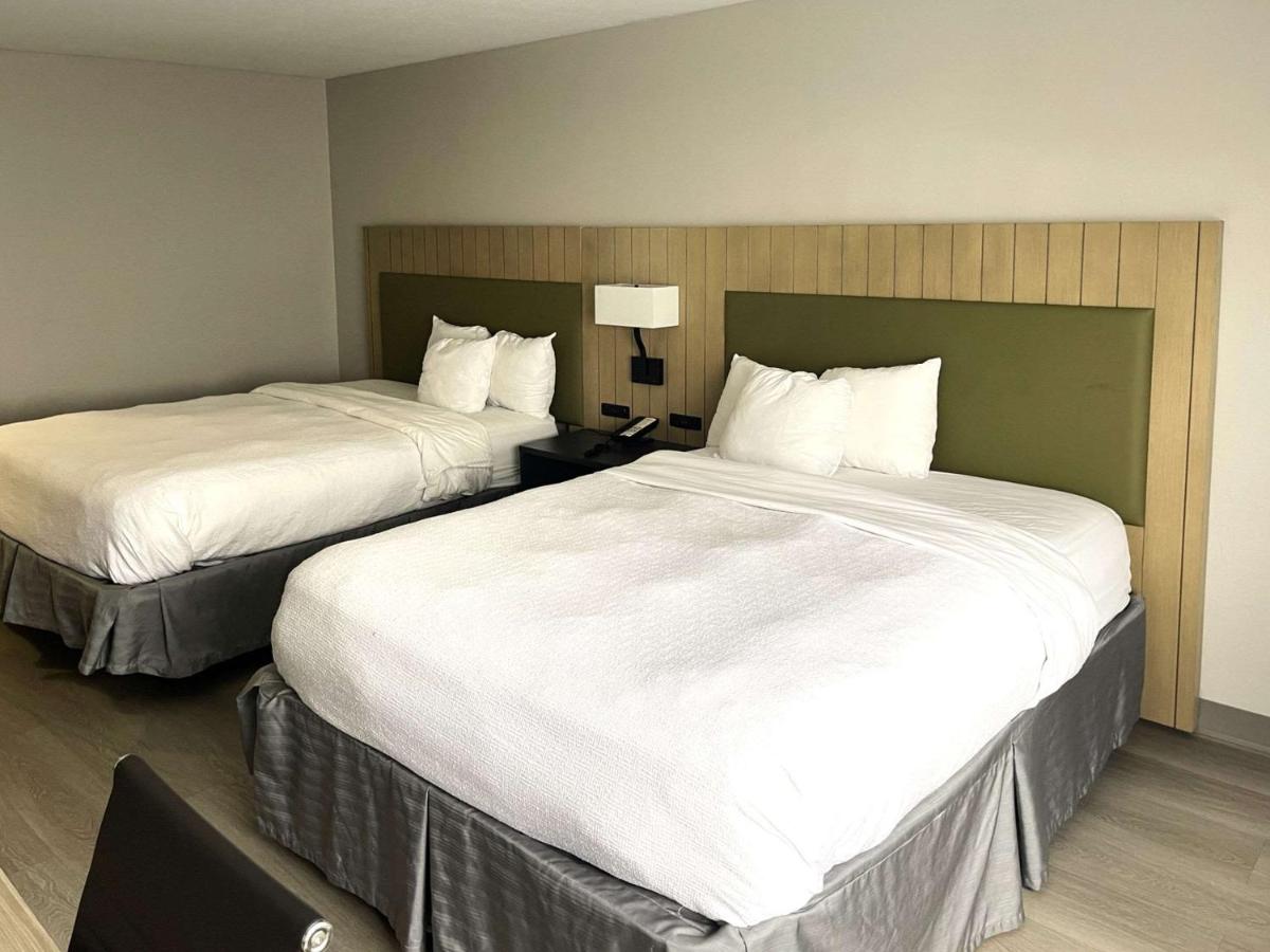 Queen Room with Two Queen Beds at Country Inn & Suites by Radisson, Midway - Tallahassee West