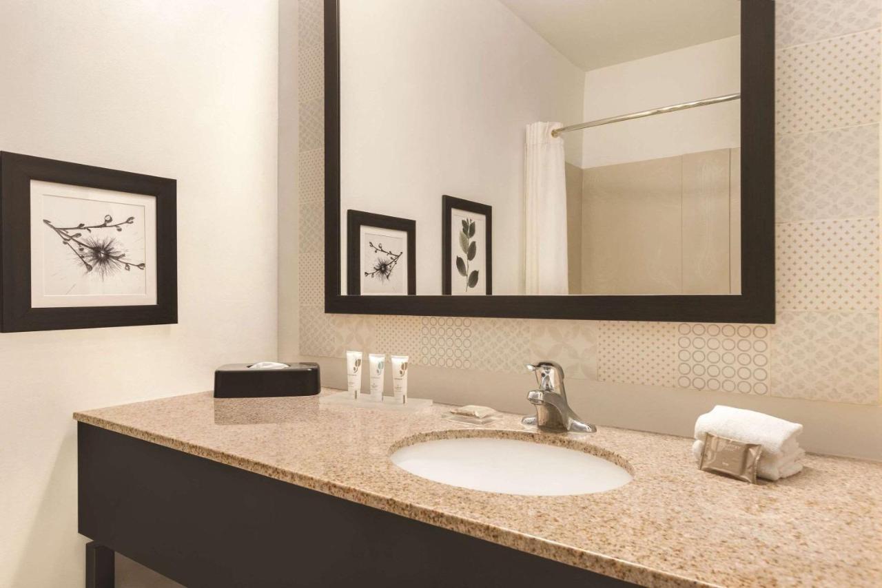 One-Bedroom Queen Suite - Non-Smoking at Country Inn & Suites by Radisson, Conyers, GA