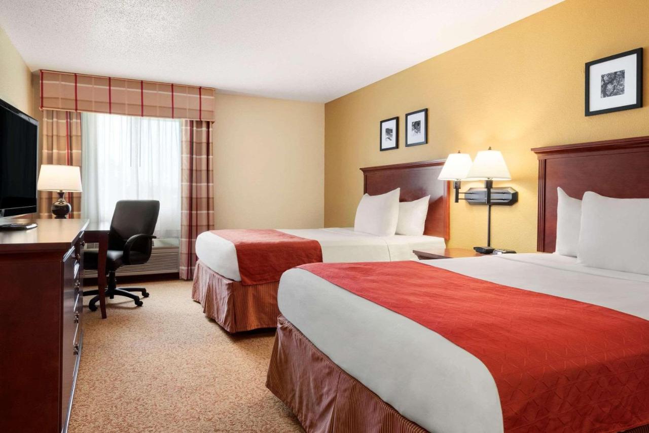  | Country Inn & Suites by Radisson, Cedar Rapids Airport, IA