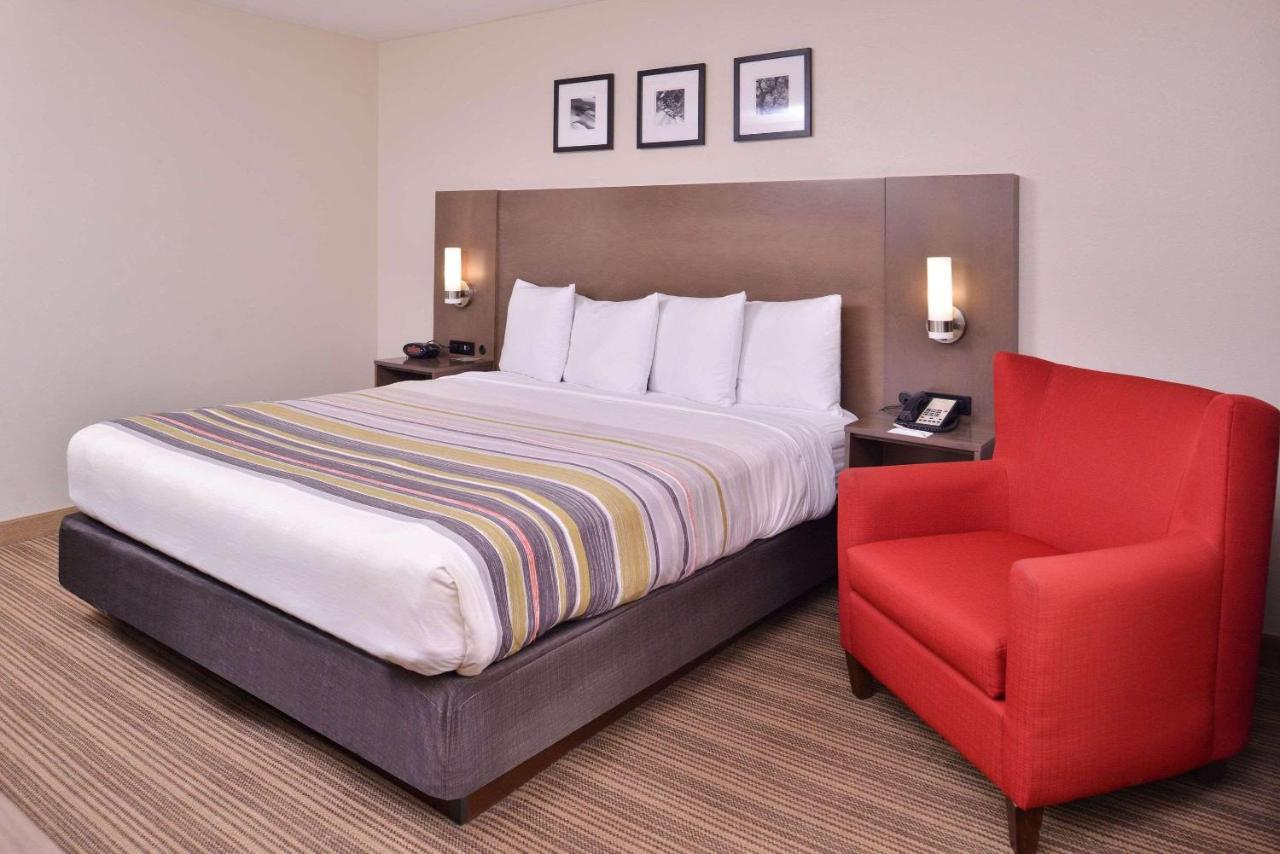 | Country Inn & Suites by Radisson, Omaha Airport, IA