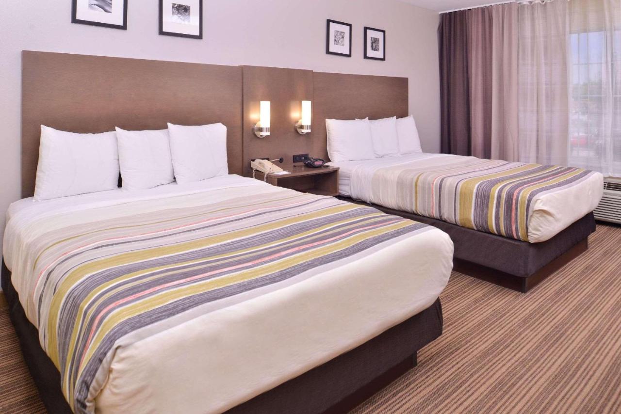 | Country Inn & Suites by Radisson, Omaha Airport, IA