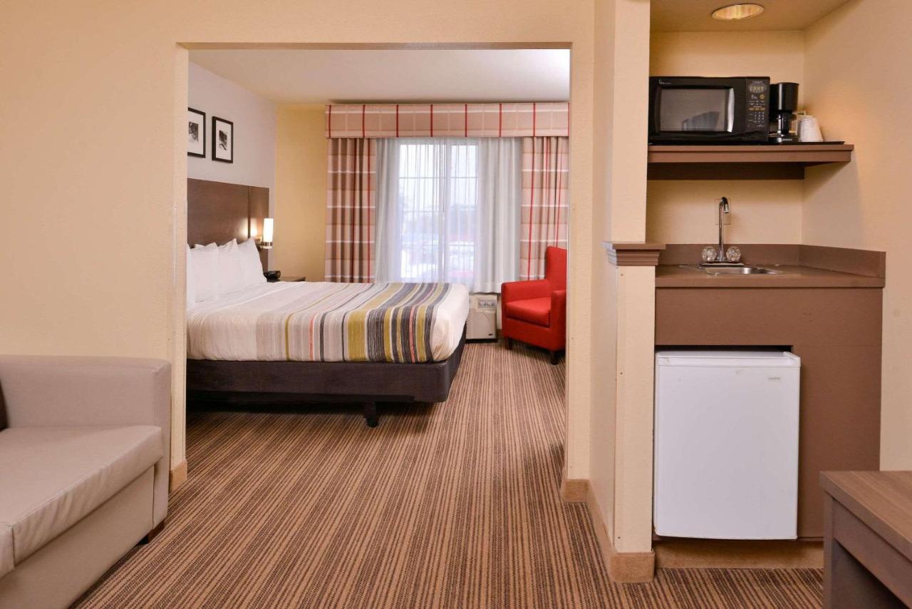 | Country Inn & Suites by Radisson, Omaha Airport, IA