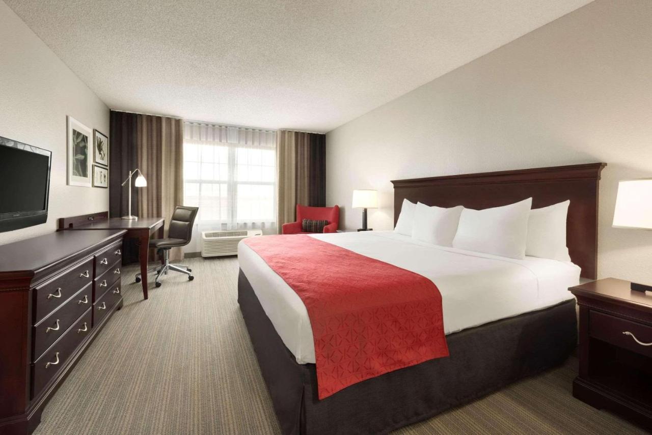  | Country Inn & Suites by Radisson, Kansas City at Village West, KS