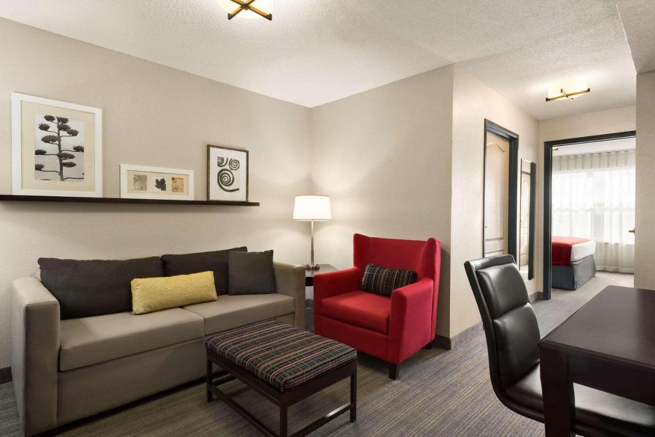  | Country Inn & Suites by Radisson, Kansas City at Village West, KS