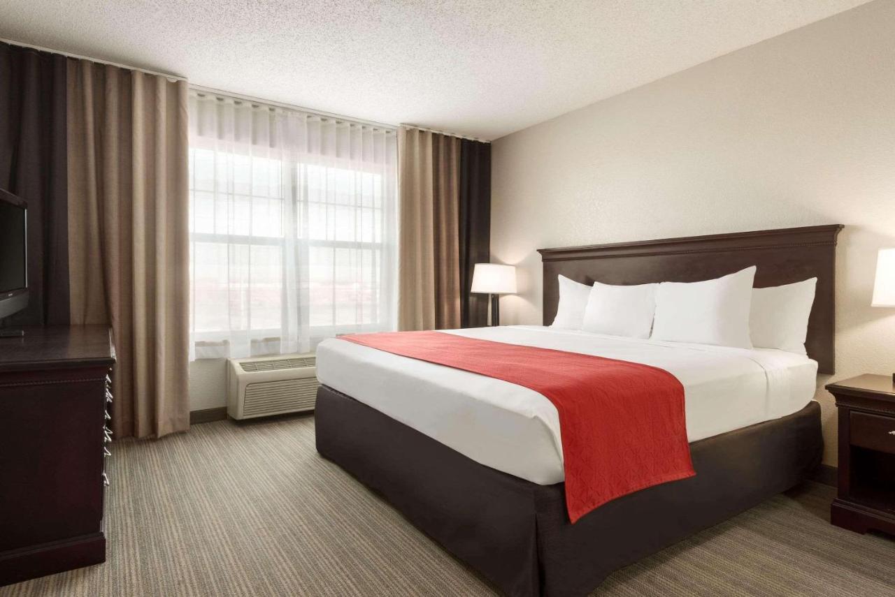  | Country Inn & Suites by Radisson, Kansas City at Village West, KS