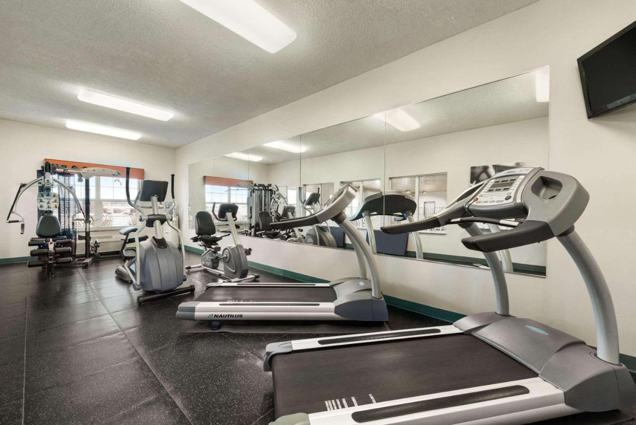  | Country Inn & Suites by Radisson, Kansas City at Village West, KS