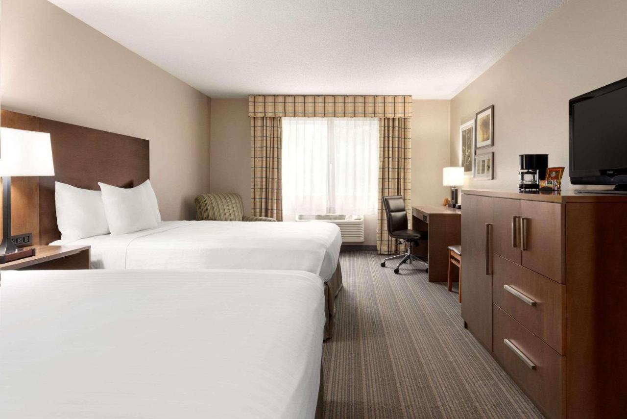 | Country Inn & Suites by Radisson, Baxter, MN