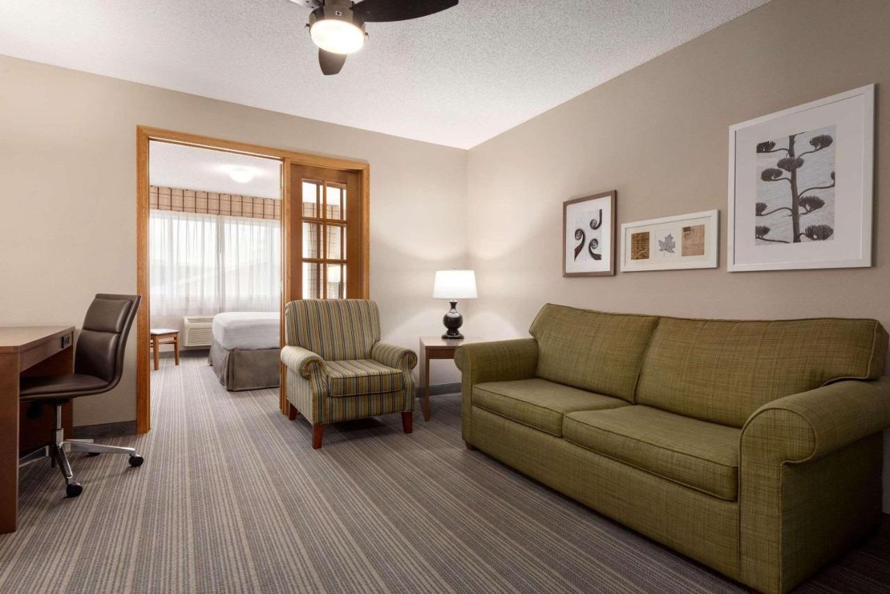 | Country Inn & Suites by Radisson, Baxter, MN