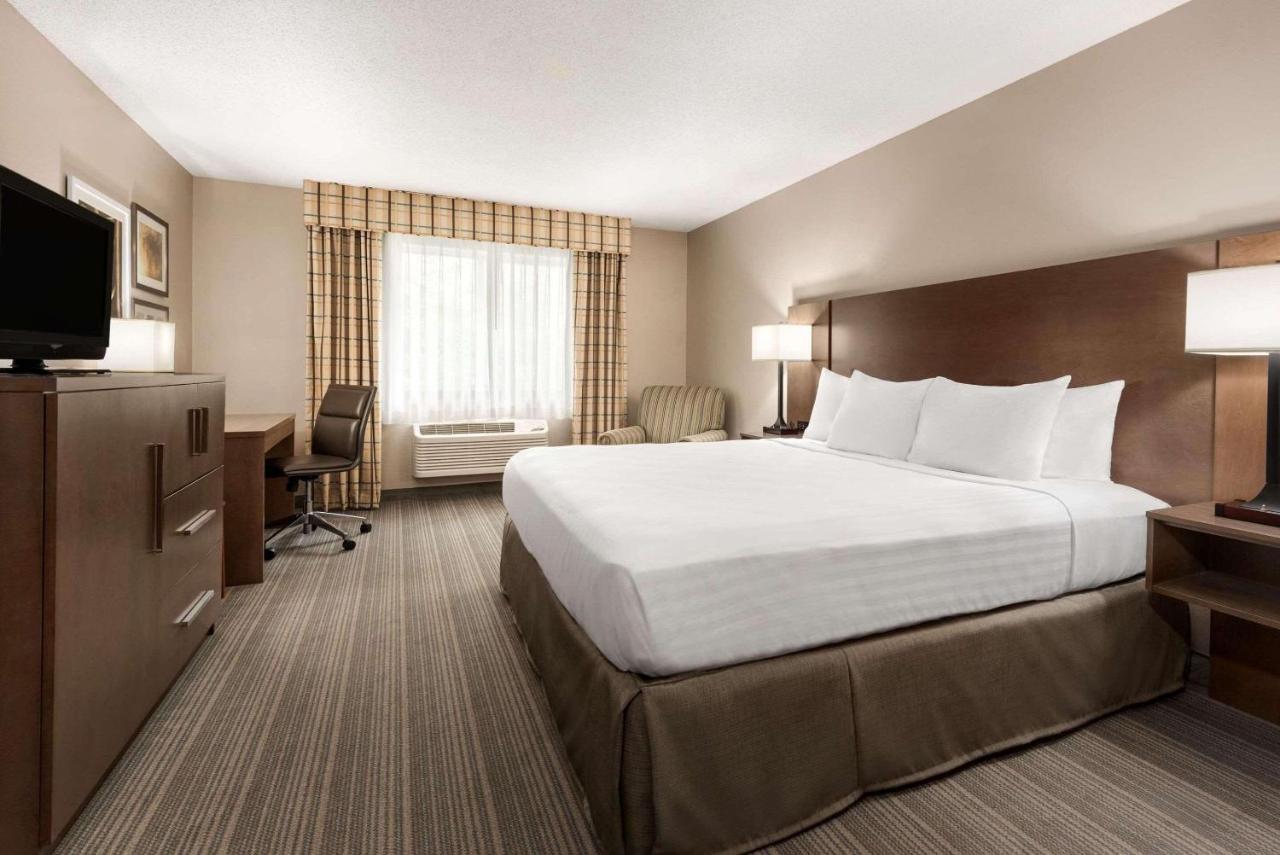 | Country Inn & Suites by Radisson, Baxter, MN