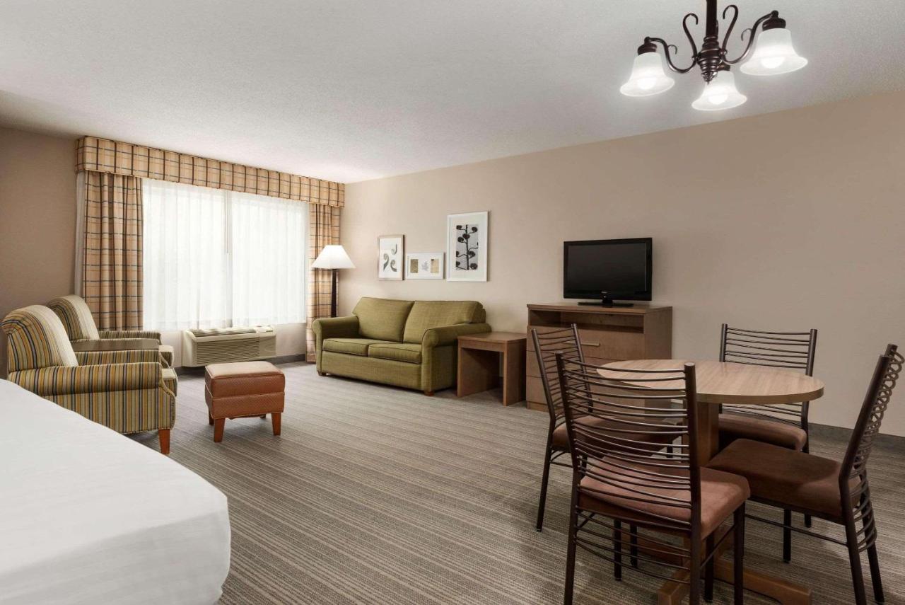 | Country Inn & Suites by Radisson, Baxter, MN