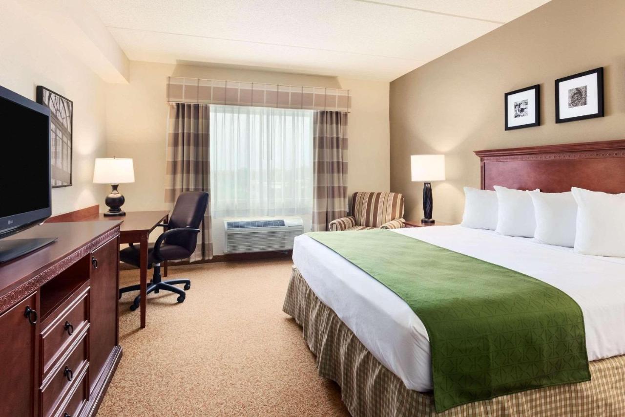  | Country Inn & Suites by Radisson, Buffalo South I-90, NY
