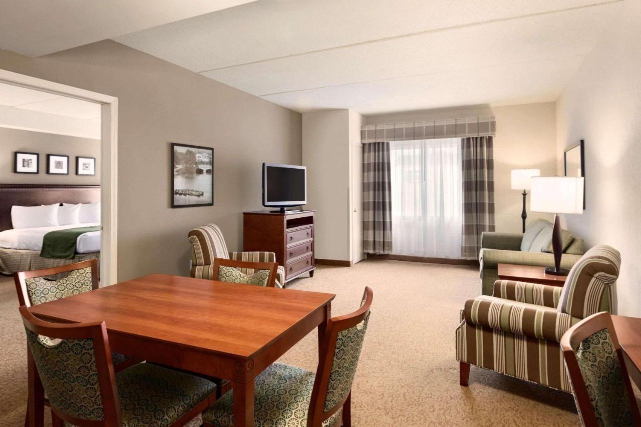  | Country Inn & Suites by Radisson, Buffalo South I-90, NY