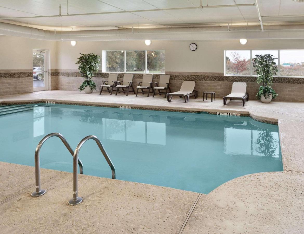  | Country Inn & Suites by Radisson, Buffalo South I-90, NY