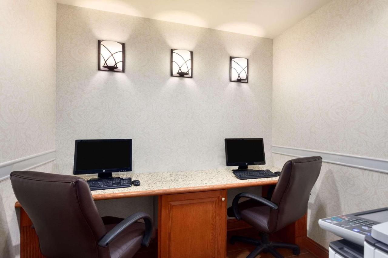  | Country Inn & Suites by Radisson, Buffalo South I-90, NY
