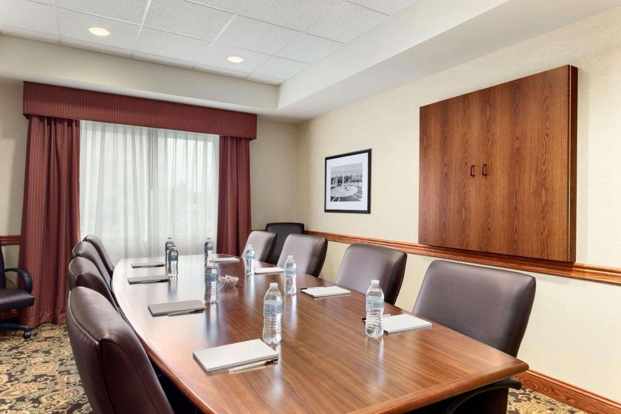  | Country Inn & Suites by Radisson, Buffalo South I-90, NY