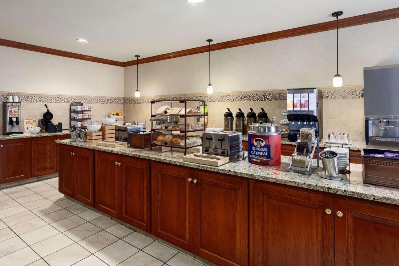  | Country Inn & Suites by Radisson, Buffalo South I-90, NY