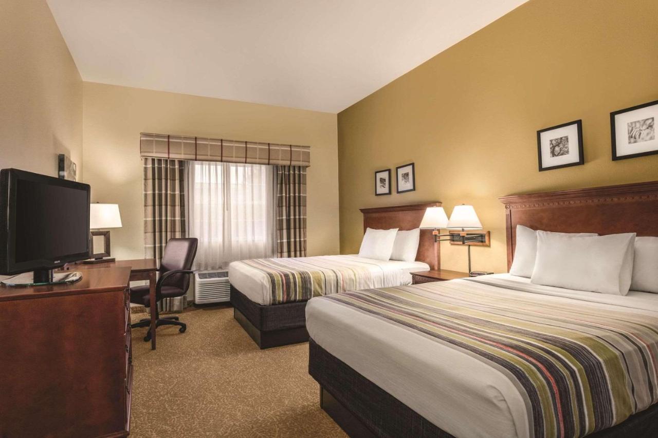 | Country Inn & Suites by Radisson, Dakota Dunes, SD