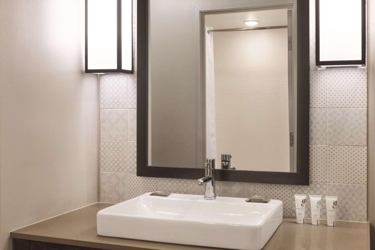 | Country Inn & Suites by Radisson, Sevierville Kodak, TN