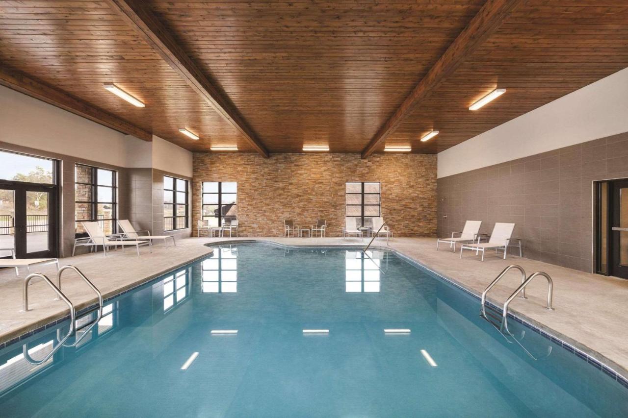 | Country Inn & Suites by Radisson, Sevierville Kodak, TN