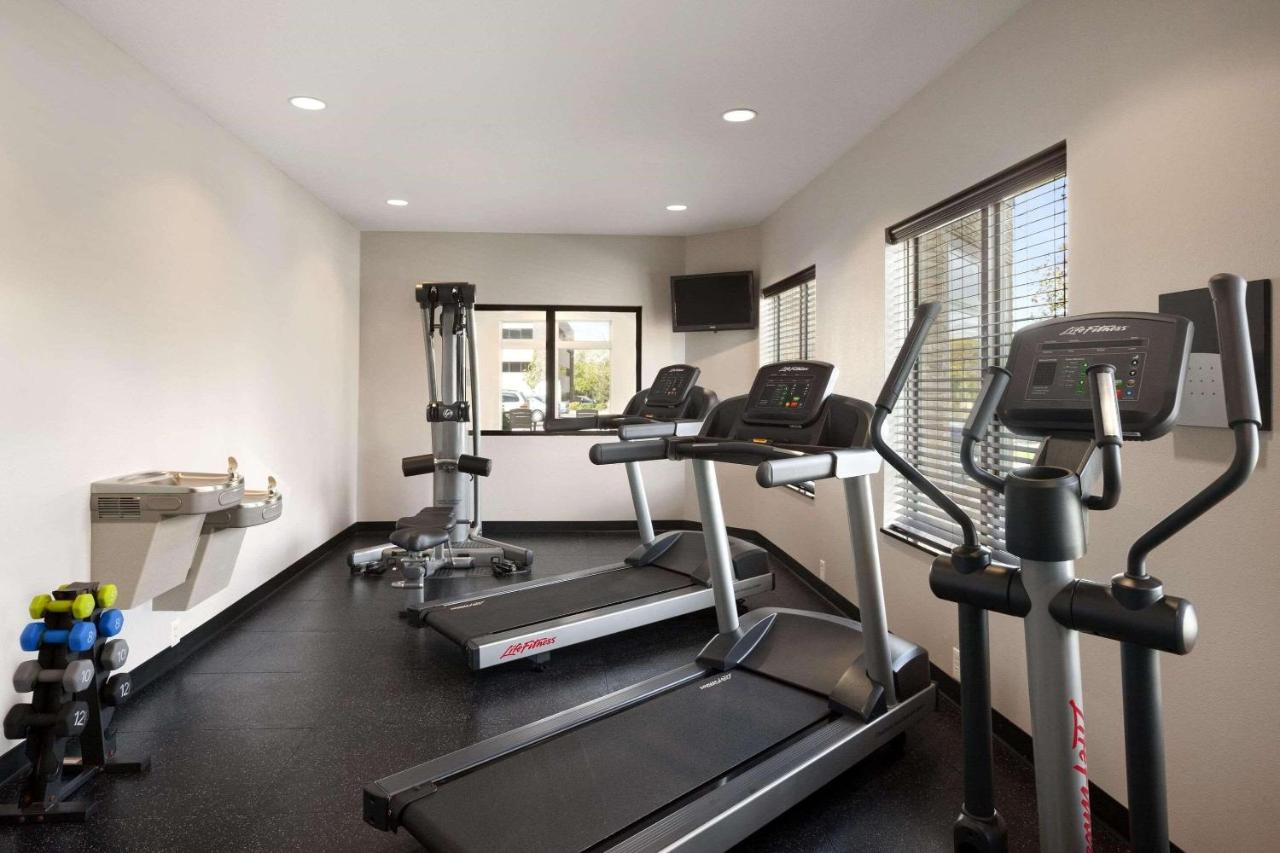 | Country Inn & Suites by Radisson, Sevierville Kodak, TN
