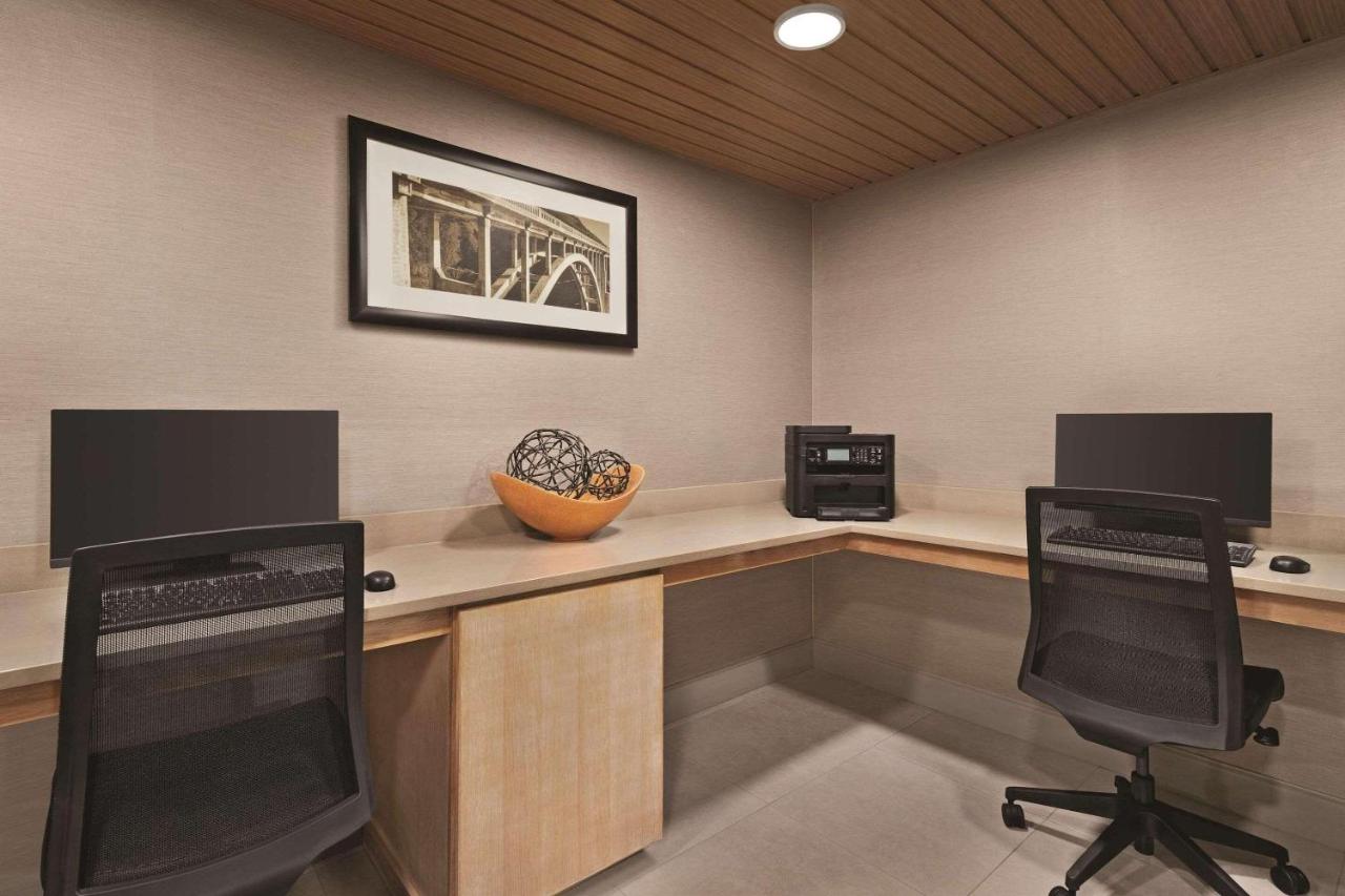| Country Inn & Suites by Radisson, Sevierville Kodak, TN