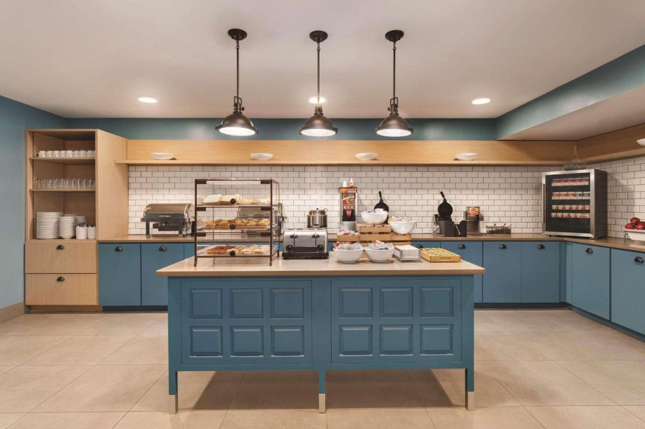 | Country Inn & Suites by Radisson, Sevierville Kodak, TN