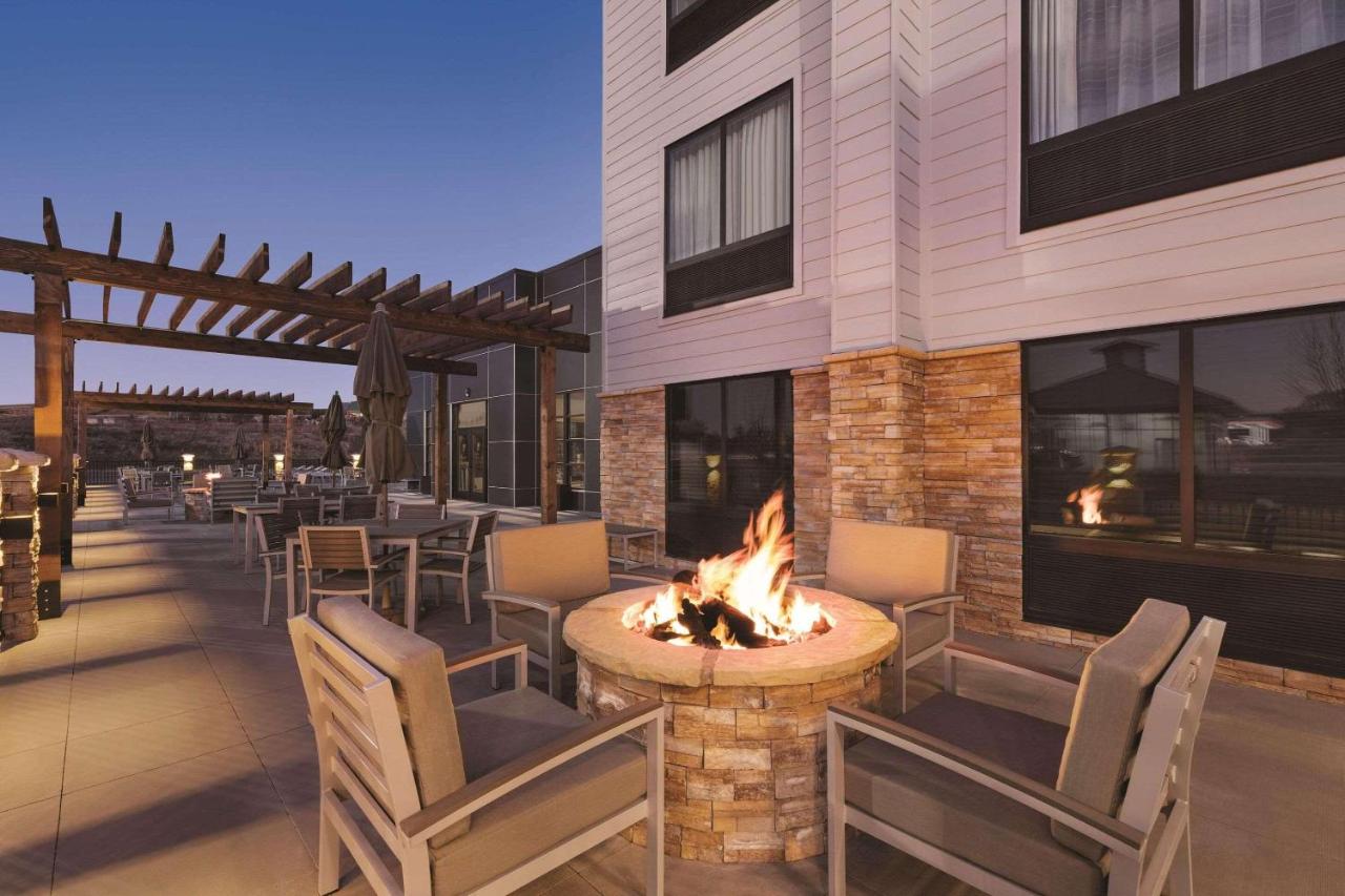 | Country Inn & Suites by Radisson, Sevierville Kodak, TN