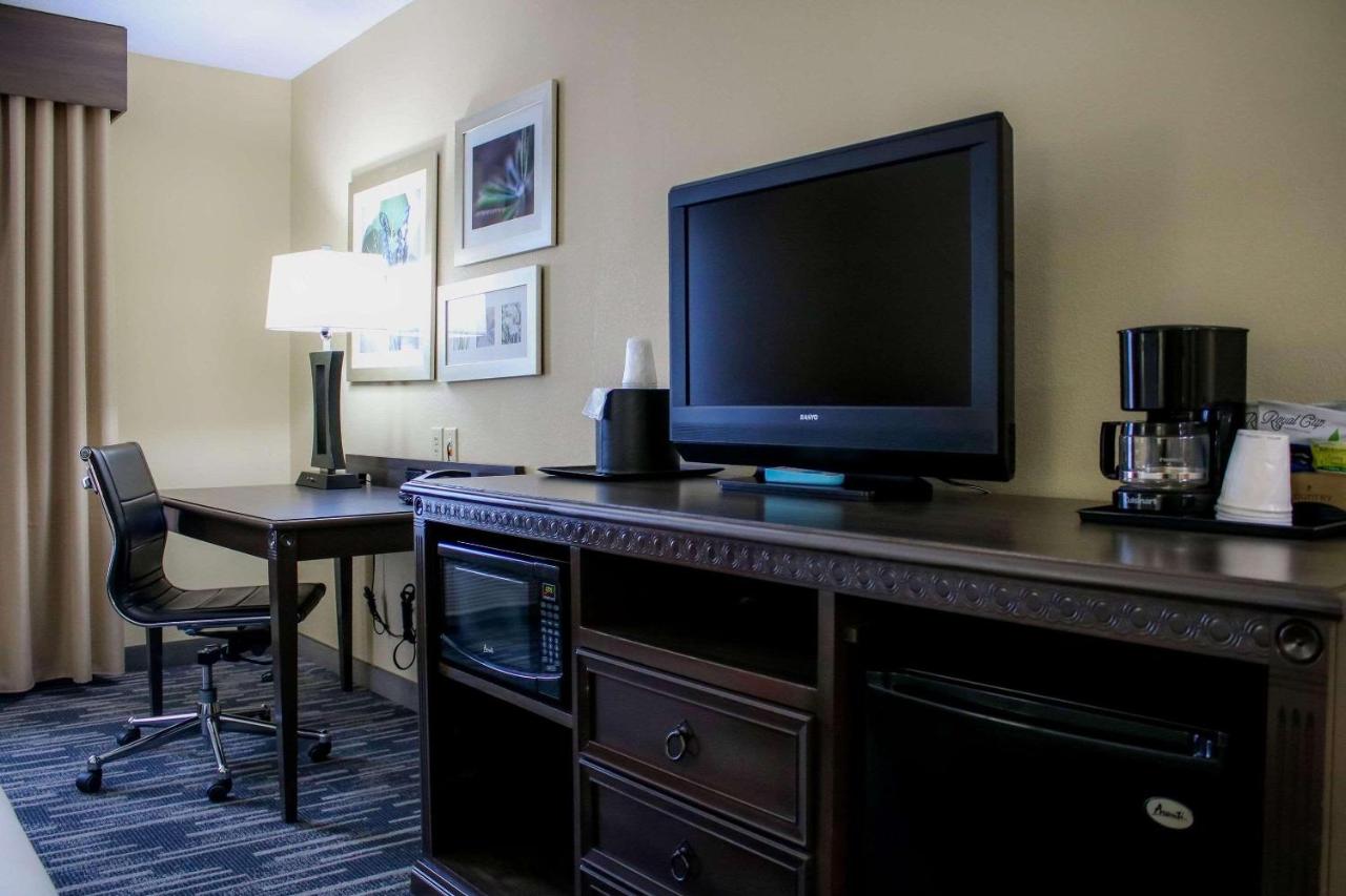| Country Inn & Suites by Radisson, Richmond West at I-64, VA