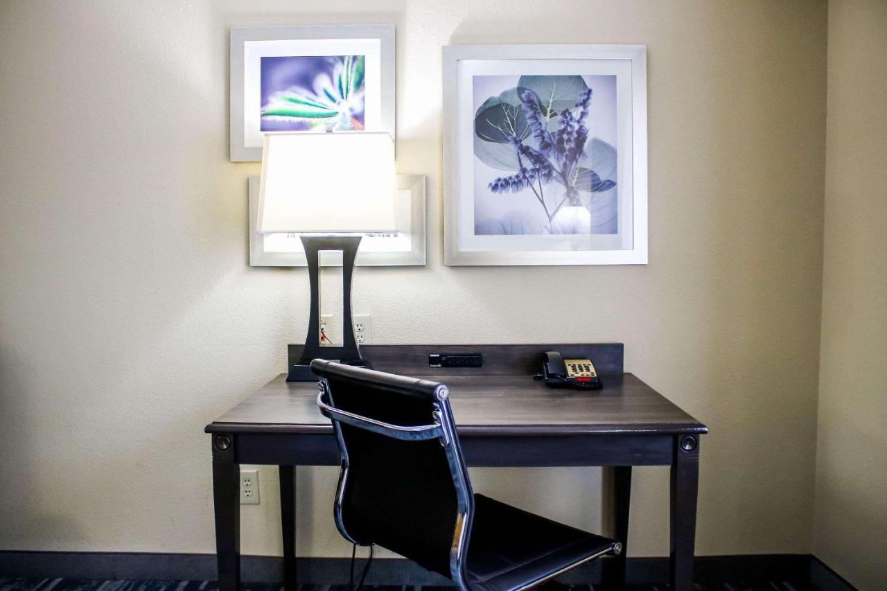 | Country Inn & Suites by Radisson, Richmond West at I-64, VA