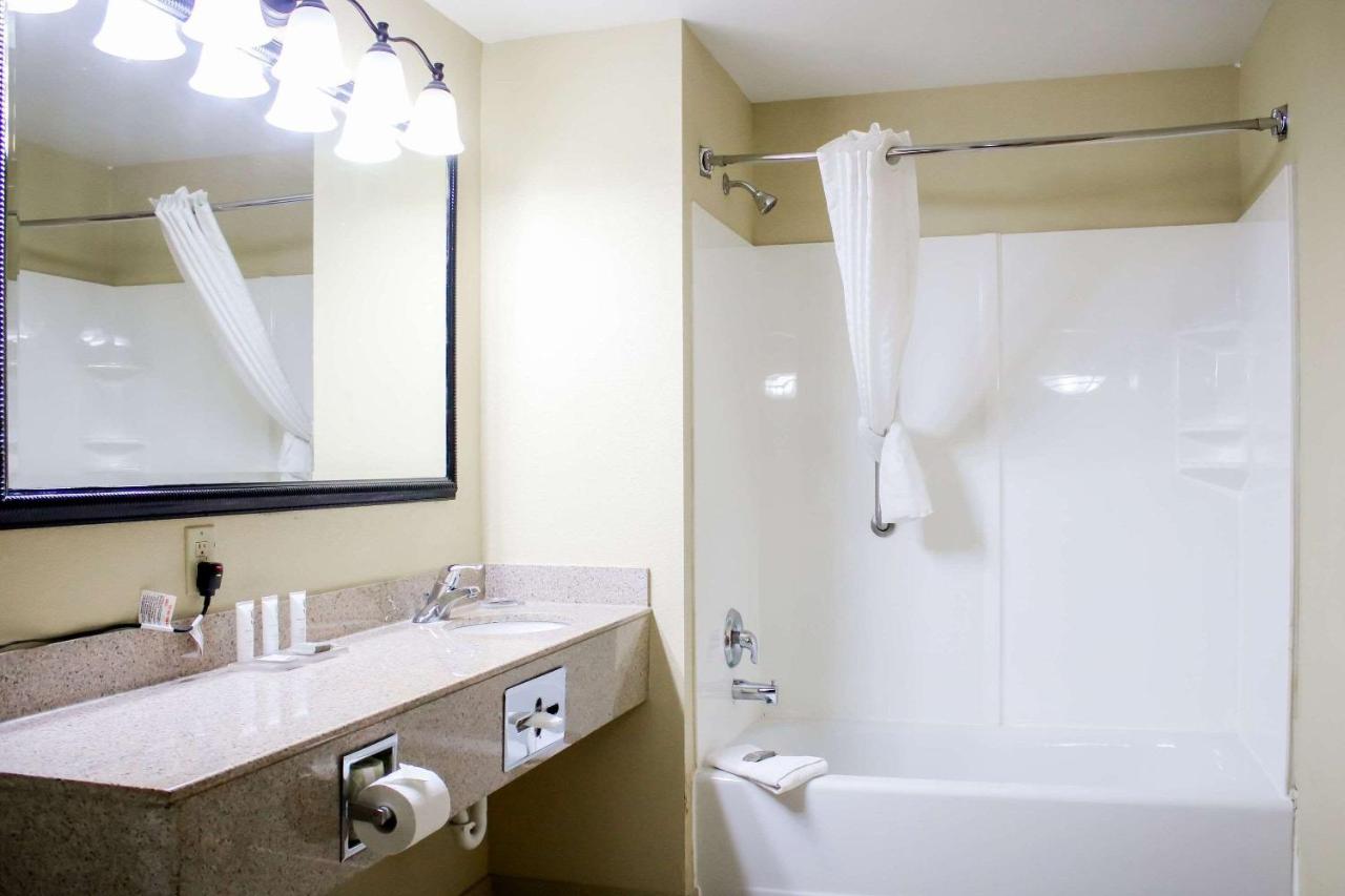 | Country Inn & Suites by Radisson, Richmond West at I-64, VA