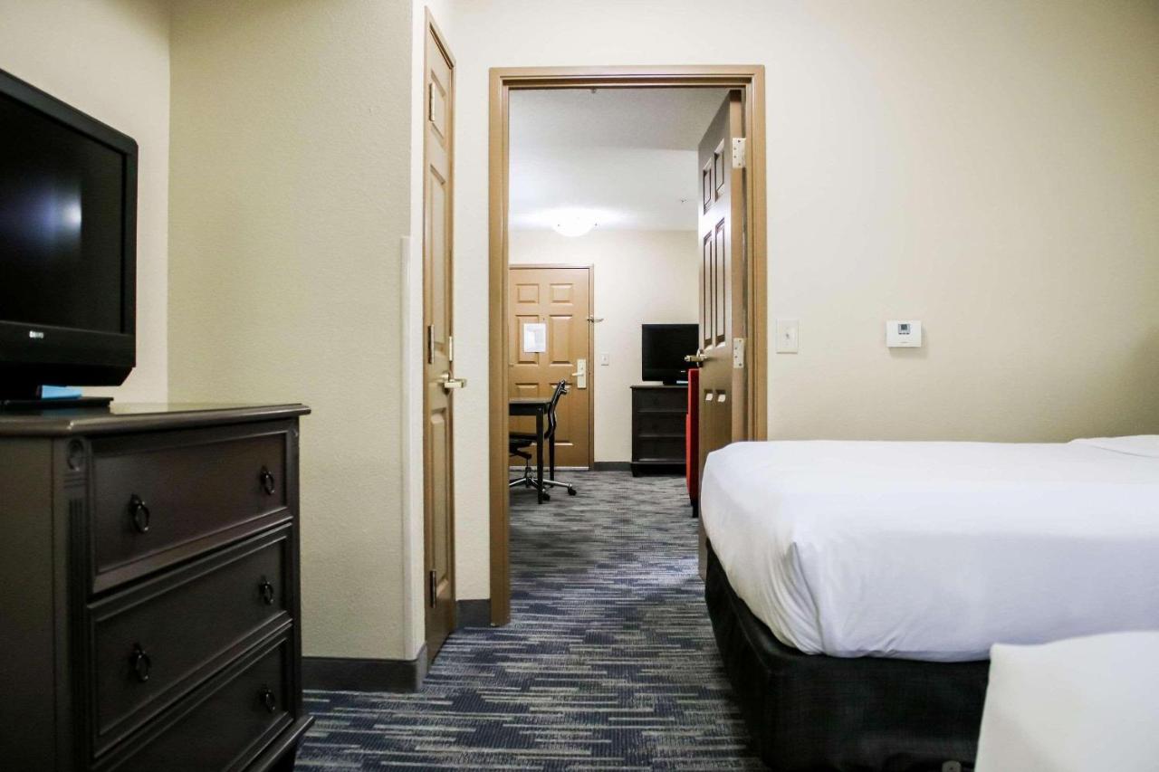 | Country Inn & Suites by Radisson, Richmond West at I-64, VA