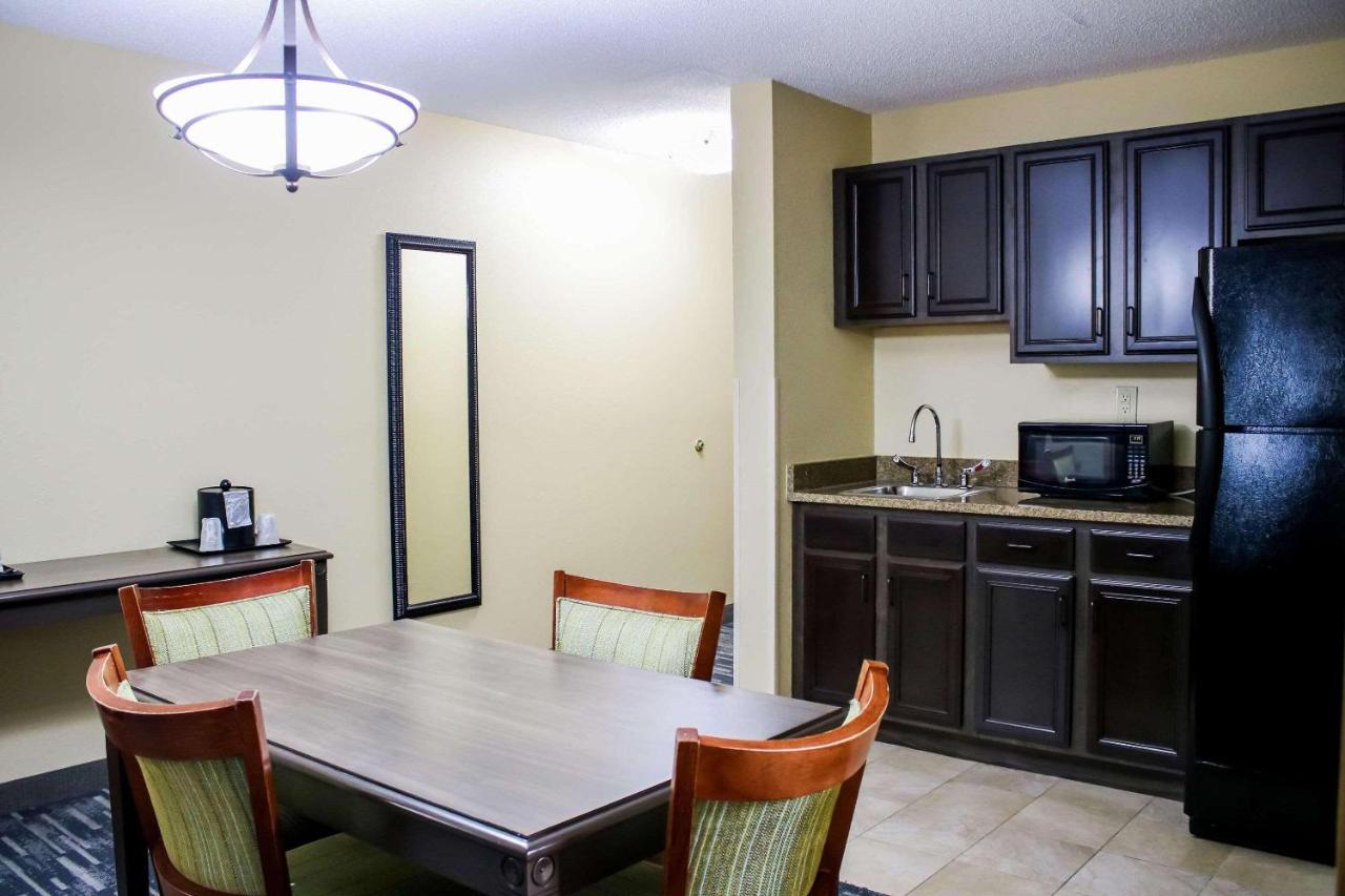 | Country Inn & Suites by Radisson, Richmond West at I-64, VA