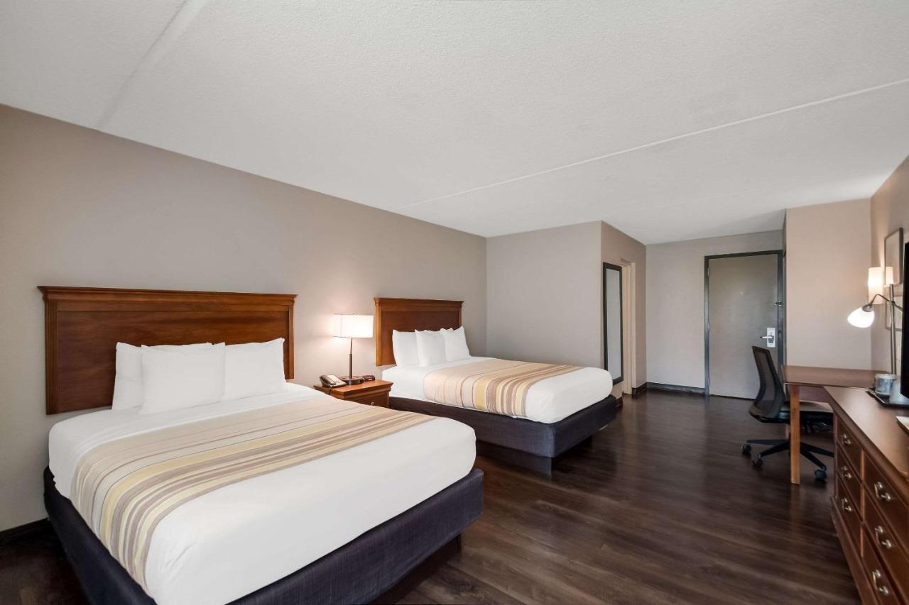 Queen Room with Two Queen Beds - Pet Friendly at Country Inn & Suites by Radisson, Fredericksburg South (I-95), VA