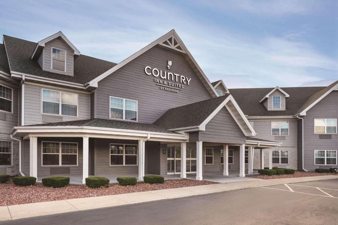 | Country Inn & Suites by Radisson, Germantown, WI