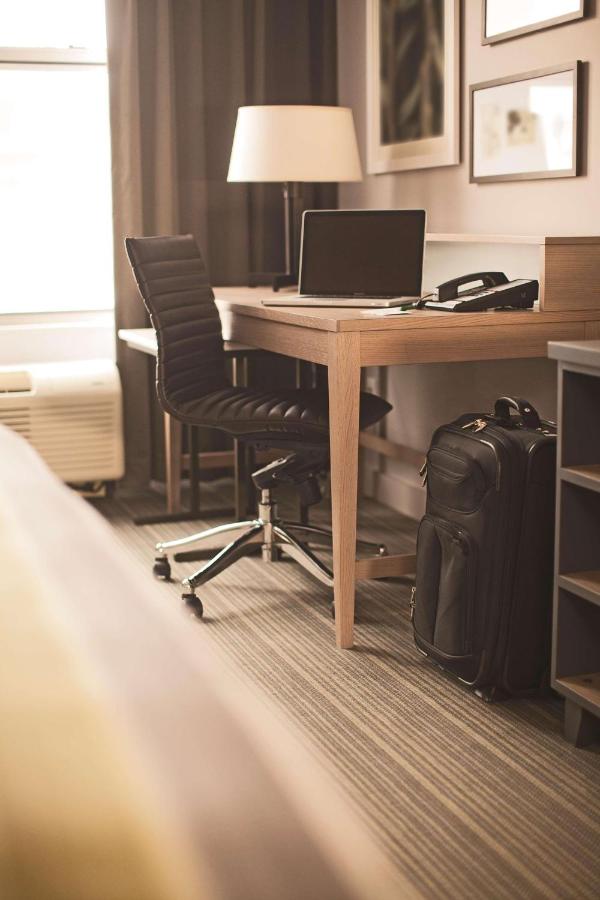 | Country Inn & Suites by Radisson, Germantown, WI
