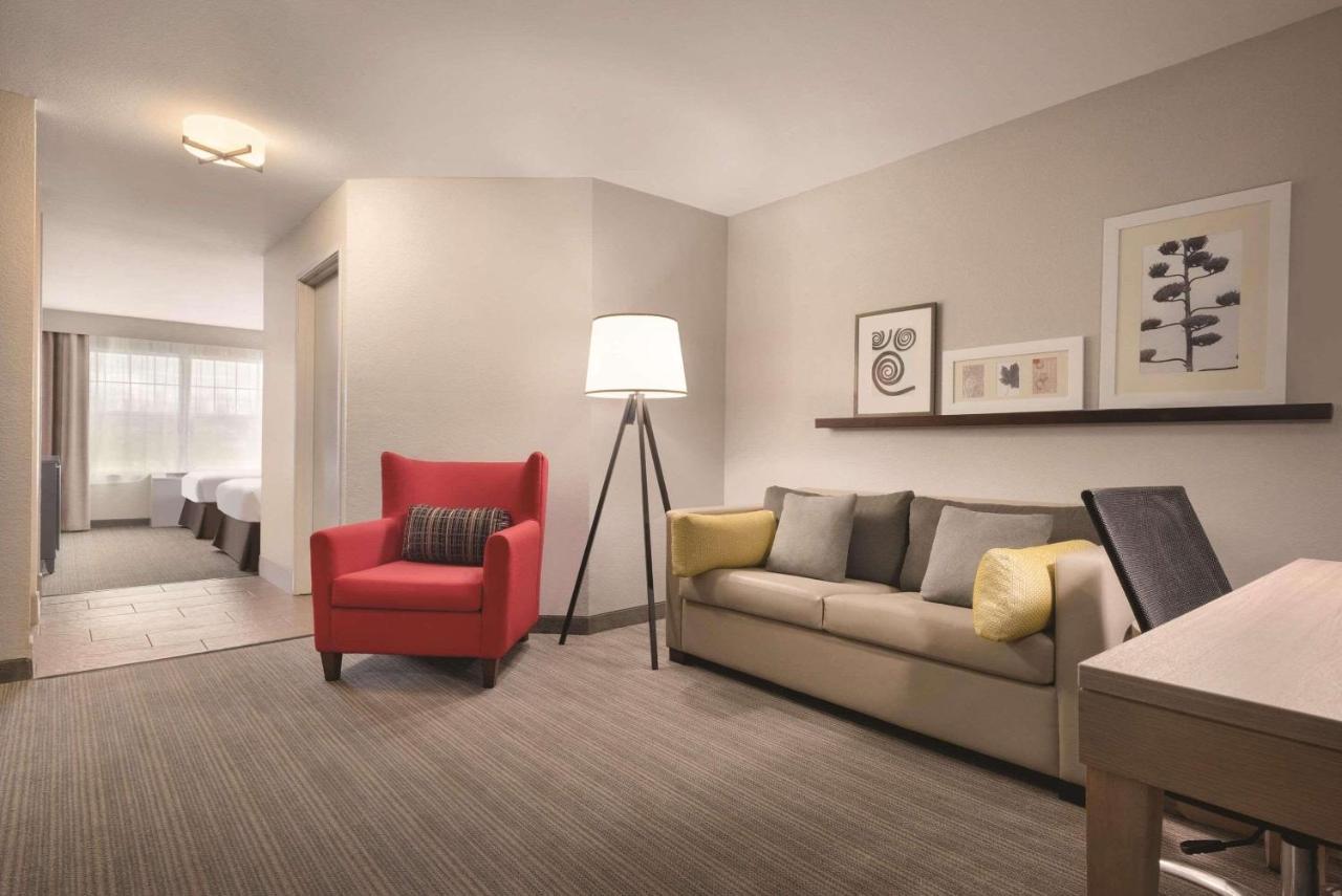 | Country Inn & Suites by Radisson, Germantown, WI