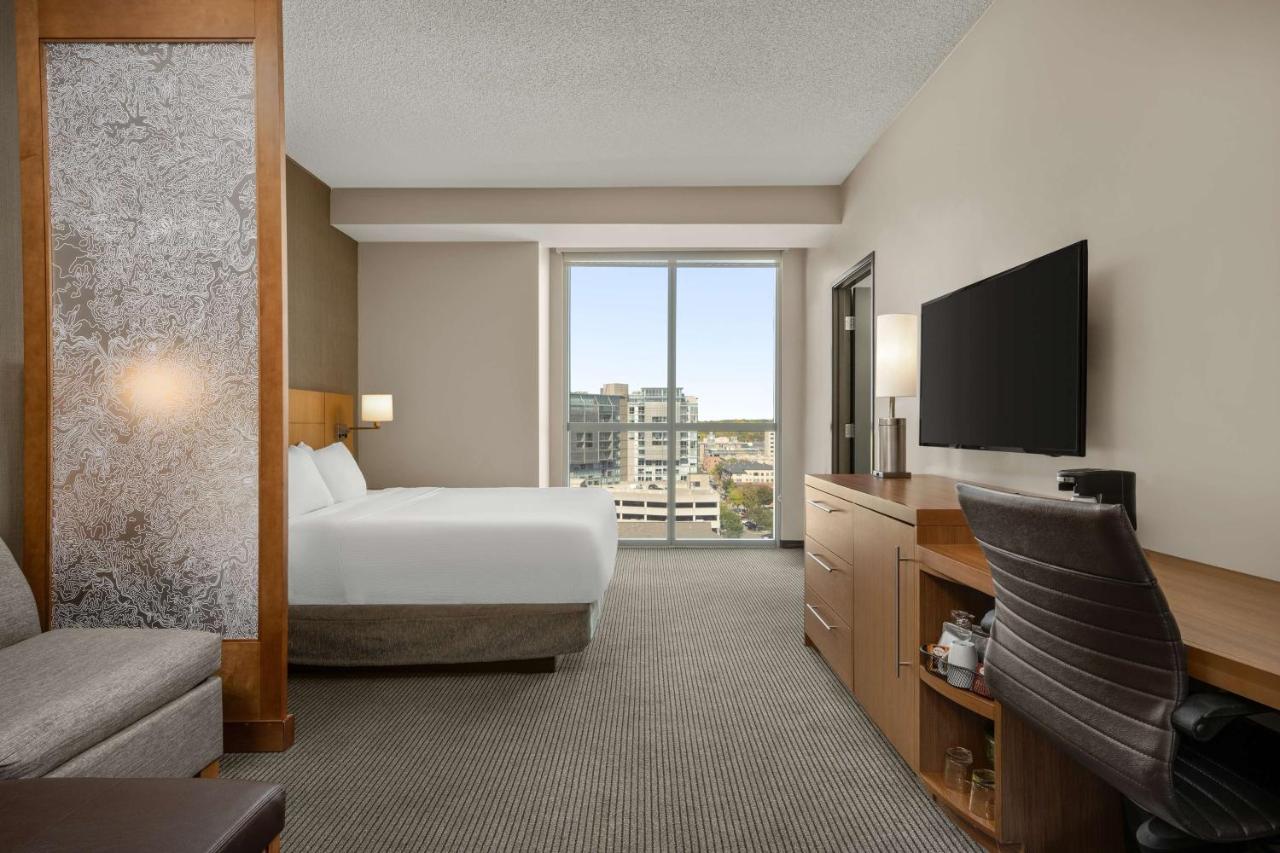 Superior King Room at Hyatt Place Iowa City Downtown