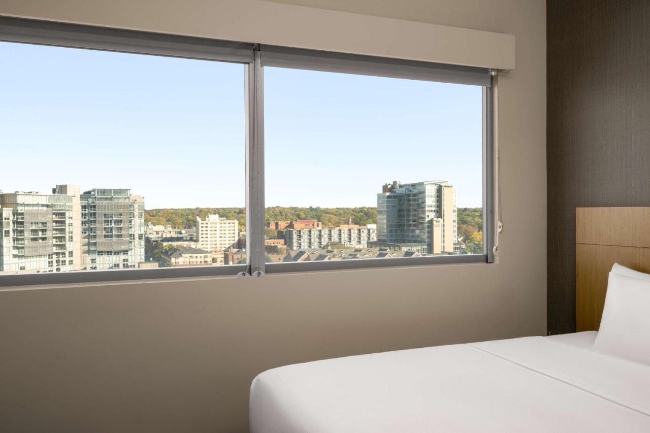 Deluxe King Room at Hyatt Place Iowa City Downtown