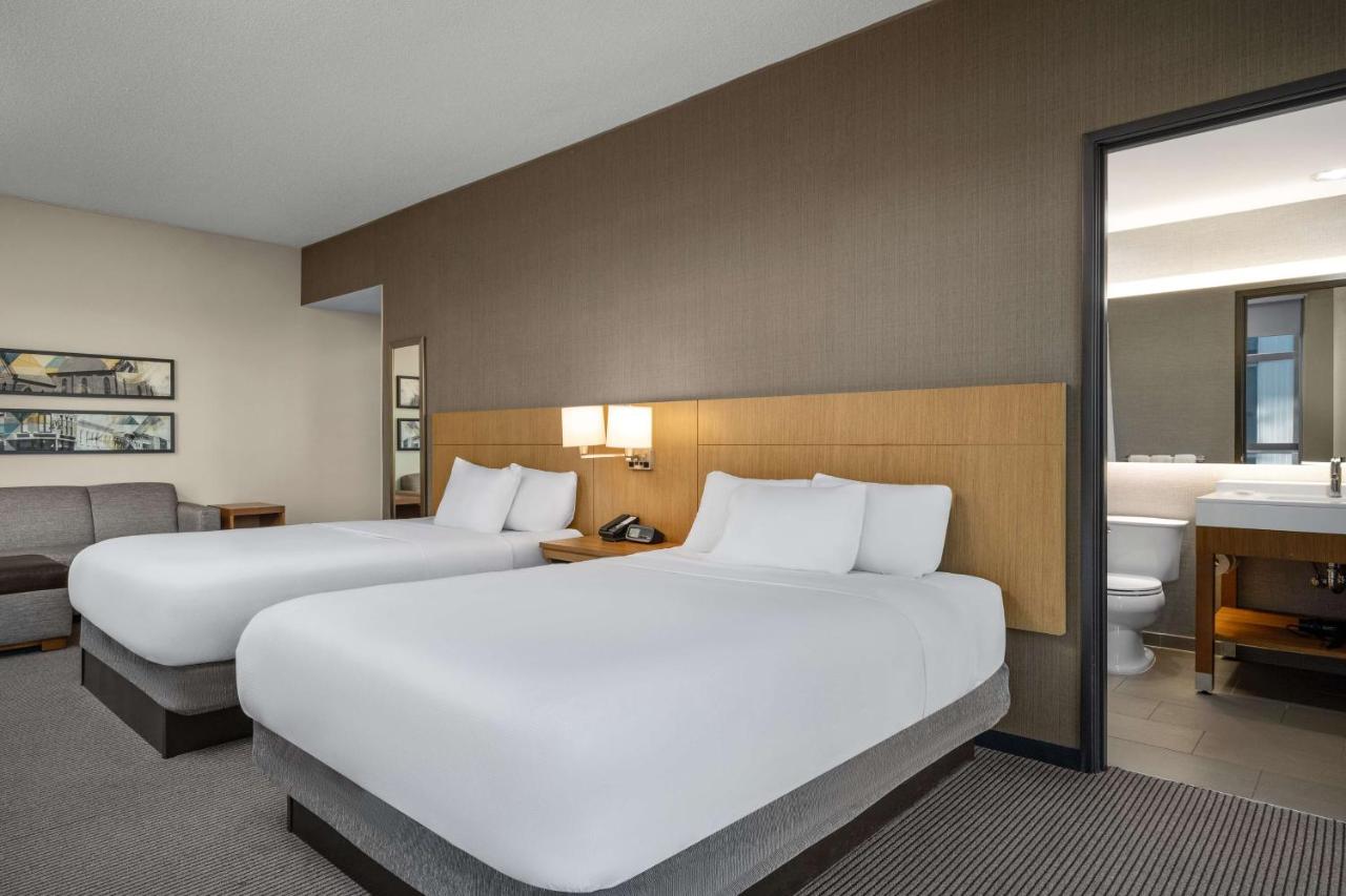 Queen Room at Hyatt Place Iowa City Downtown