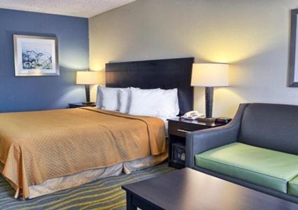 King Room with Sofa Bed - Non-Smoking at Quality Inn Thornburg